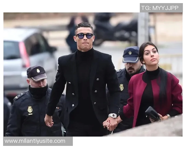 C罗三天工资轻松购置乔治娜私人豪华衣帽间价值高达180万美元